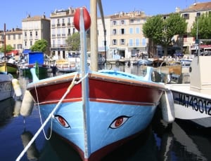 blue and red boat thumbnail