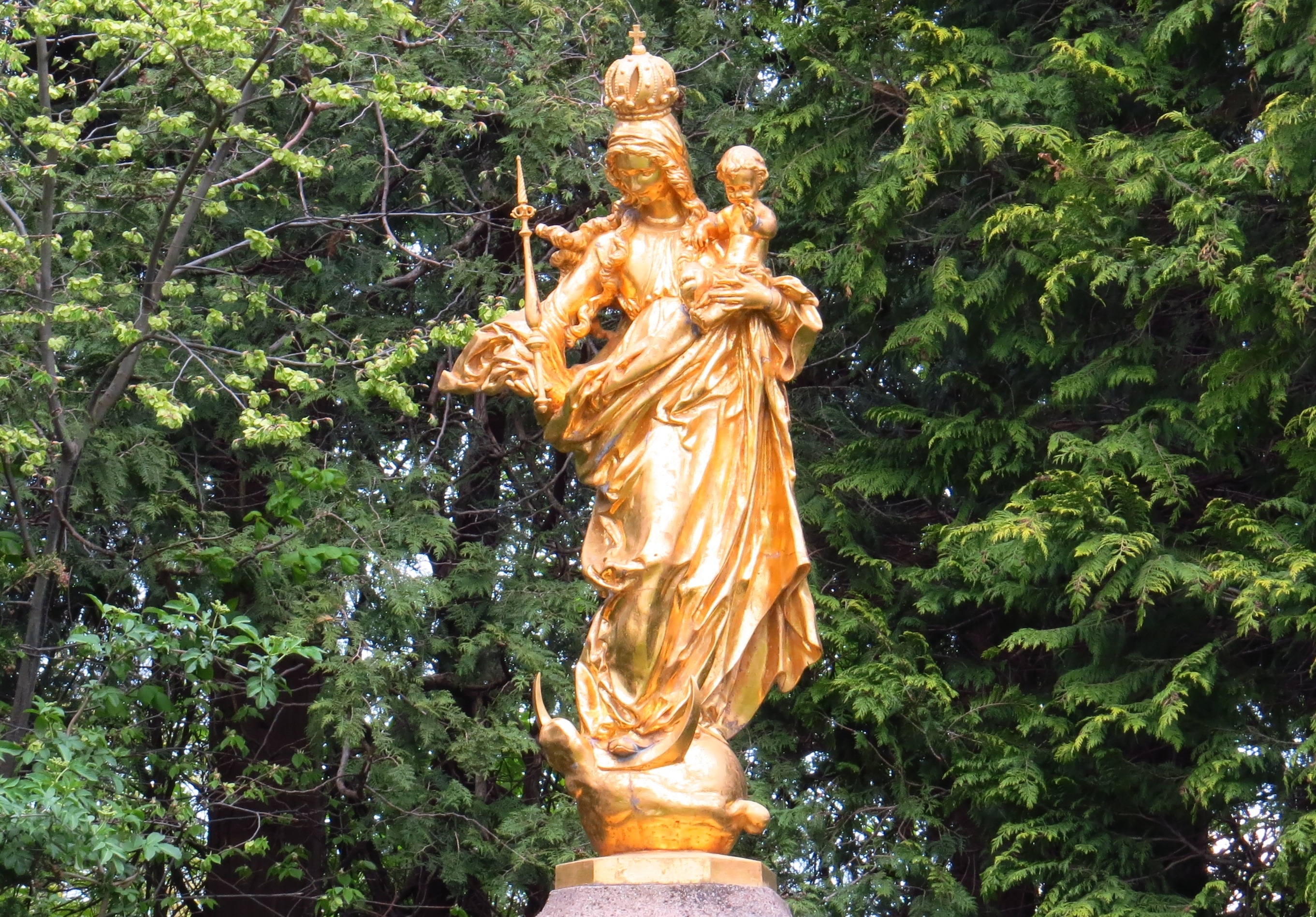 gold religious statue