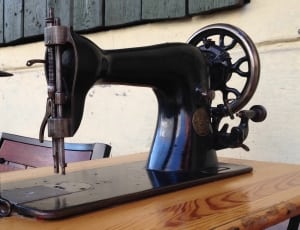 black classic sewing machine thumbnail