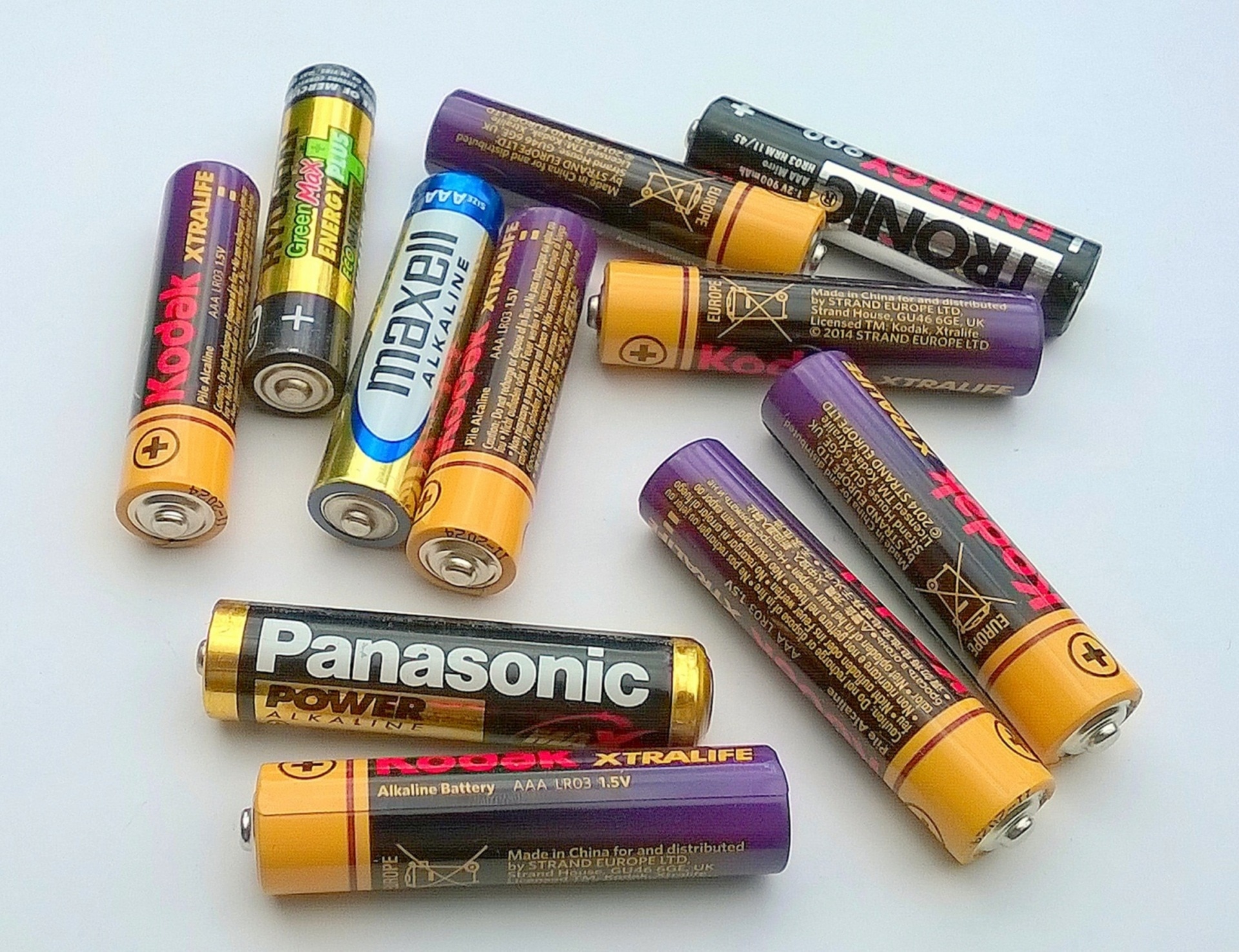 Batteries com. Литиевые батарейки алкалайн. Батарейки аккумуляторы литий ионные. Клеточная "батарейка". Это. Катодный материал литий ионная батарейка.