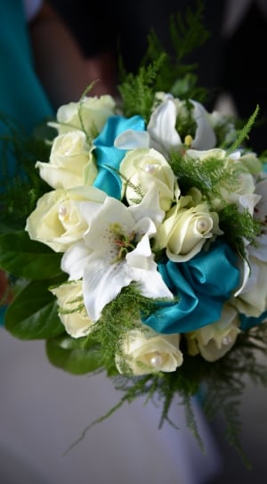 low light photography of white rose bouquet thumbnail