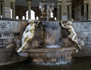 trevi fountain photography in daytime thumbnail