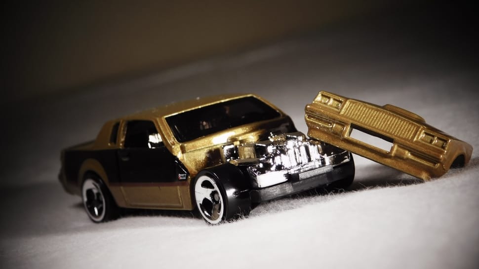 gold coupe die cast model preview