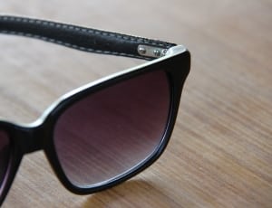 black frame wayfarer sunglasses thumbnail