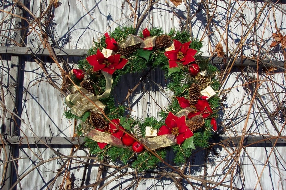 red and green christmas wreath preview