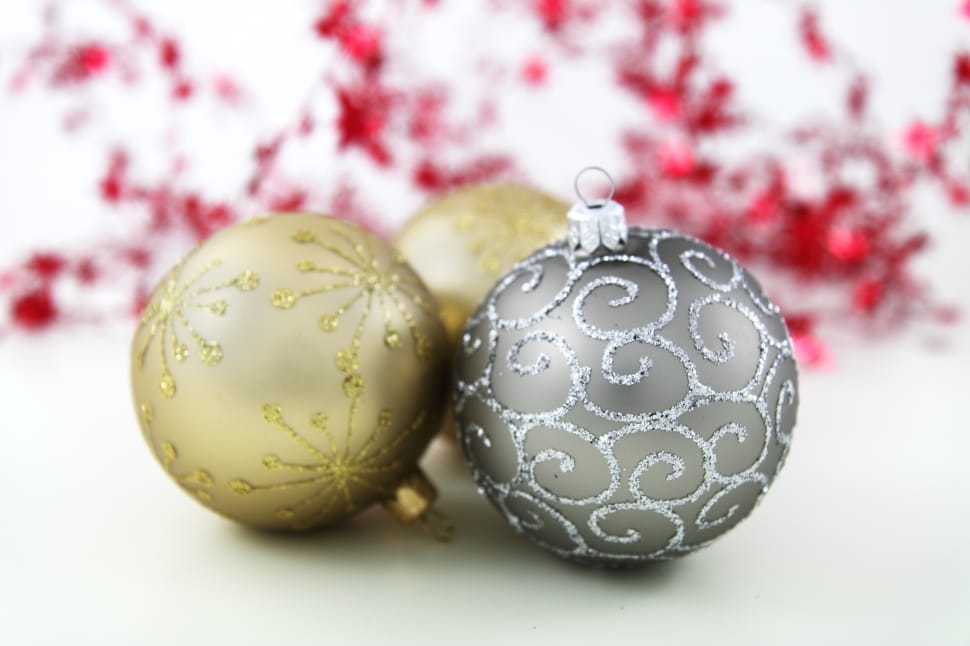 3 baubles preview