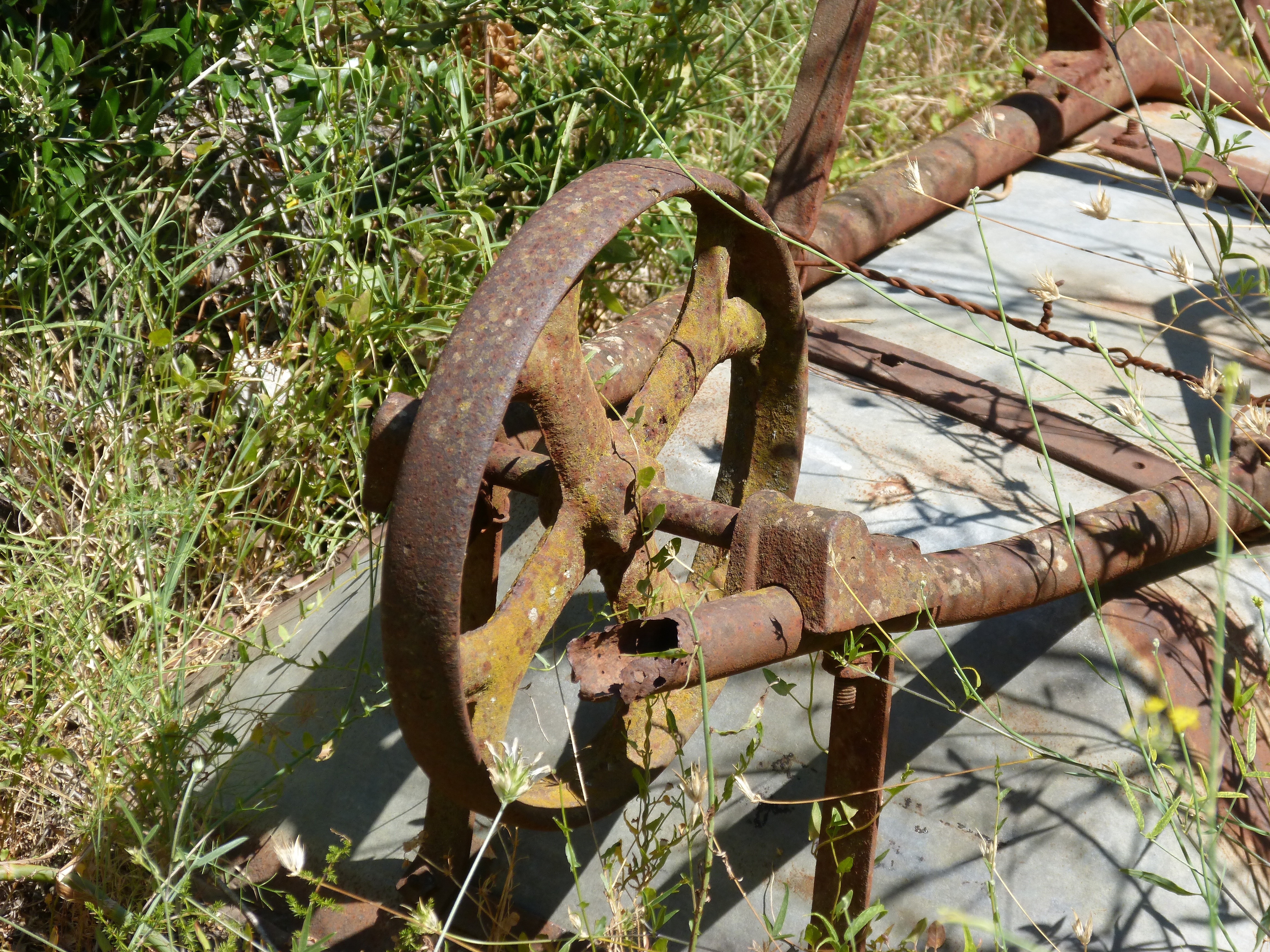 brown metal trailer wheel