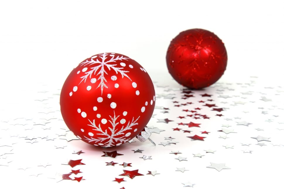2 red and white baubles preview