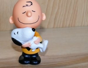 charlie brown and snoopy figurine thumbnail