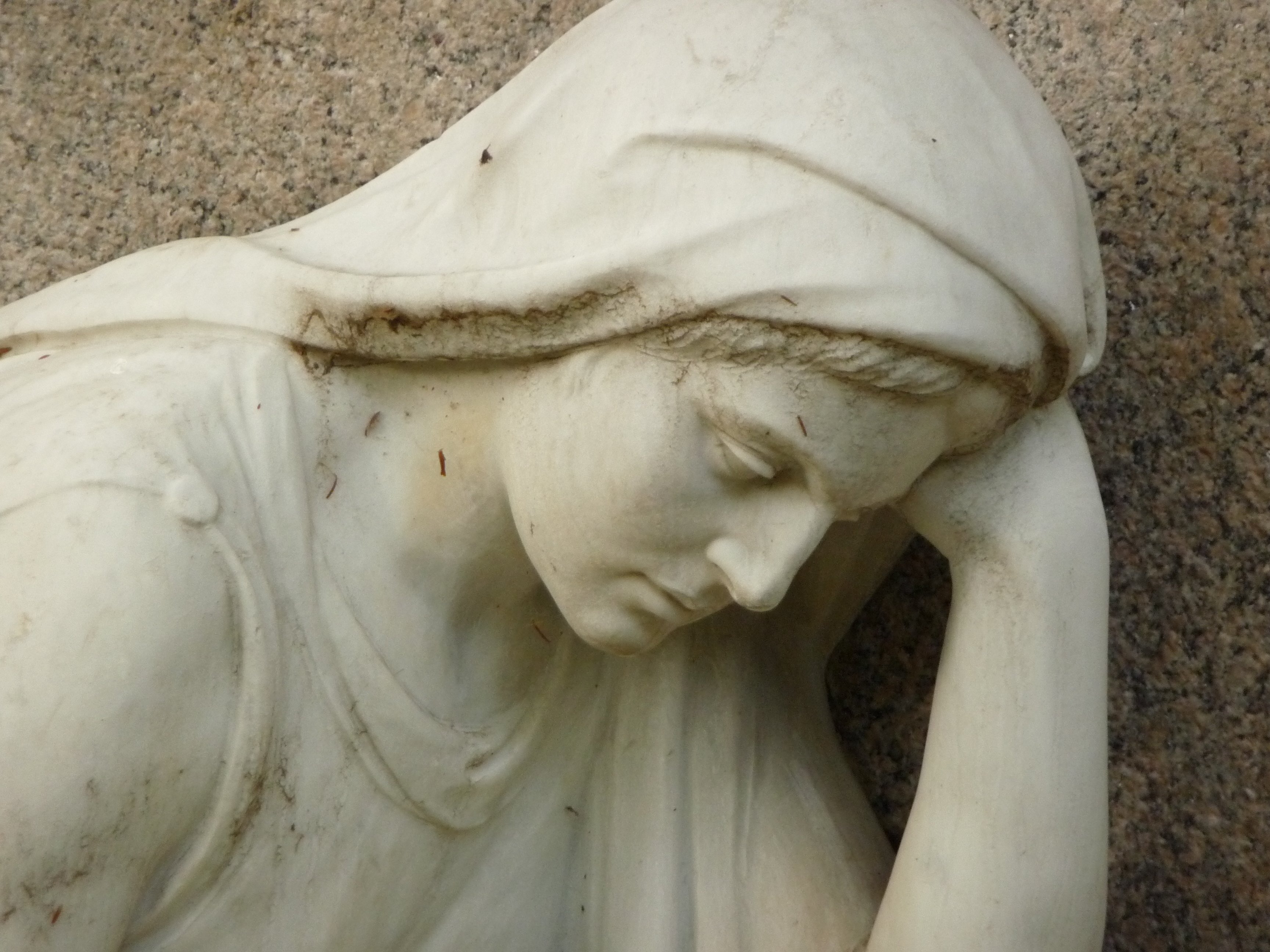 woman with headrest ceramic statuette