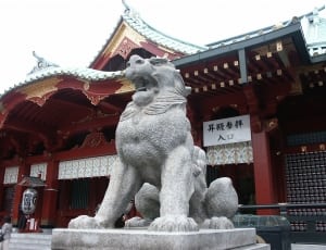 lion statue thumbnail