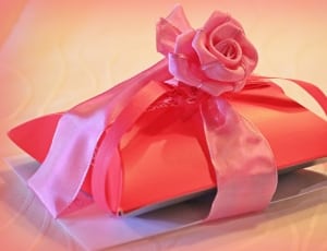 pink and black rose gift box thumbnail