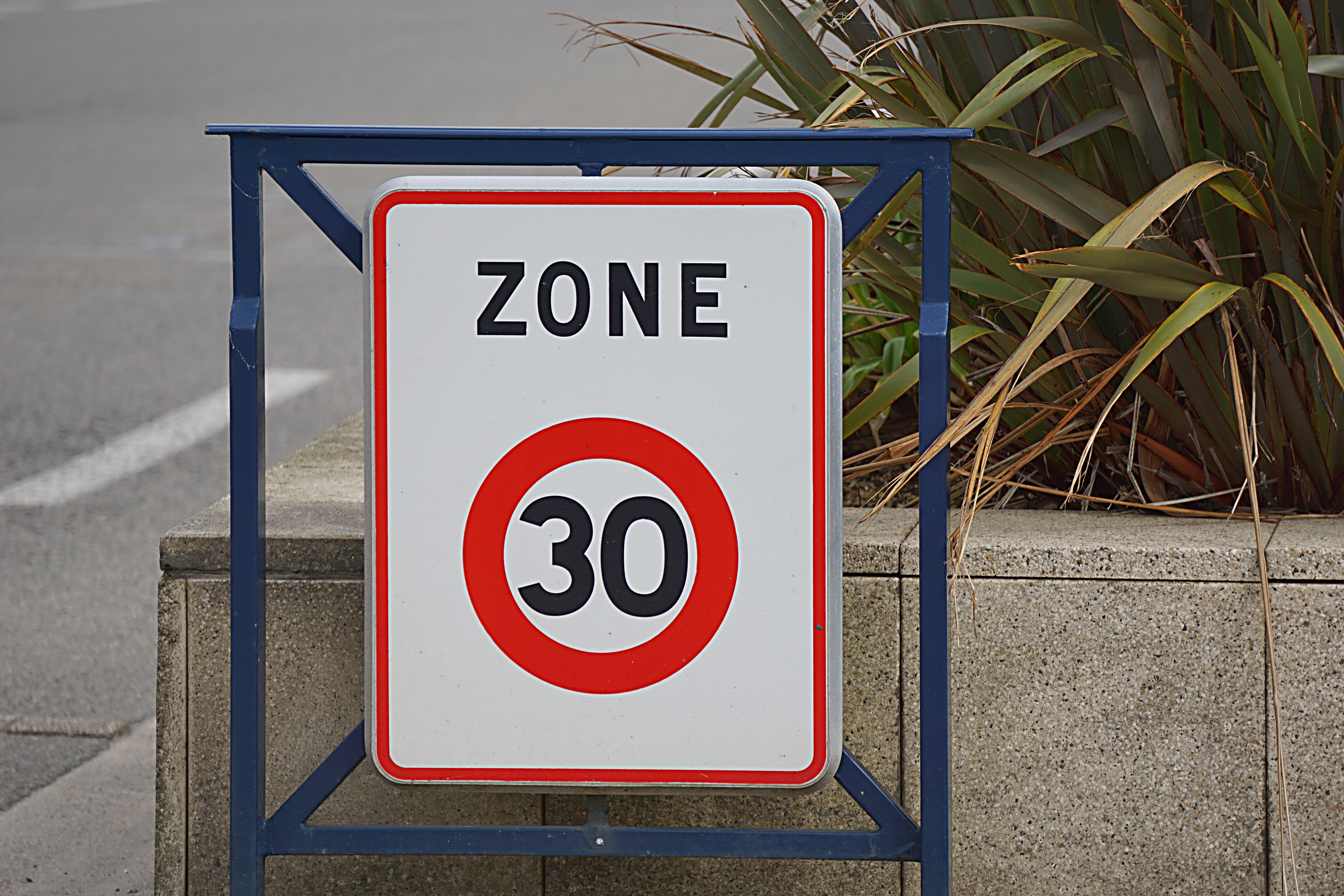 zone 30 signage