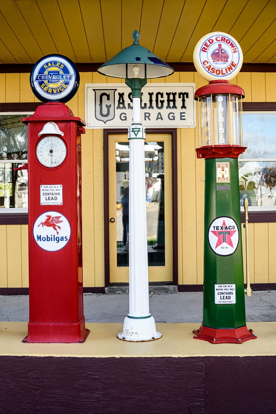 green and red texaco gumball machine with white and blue post lamp preview