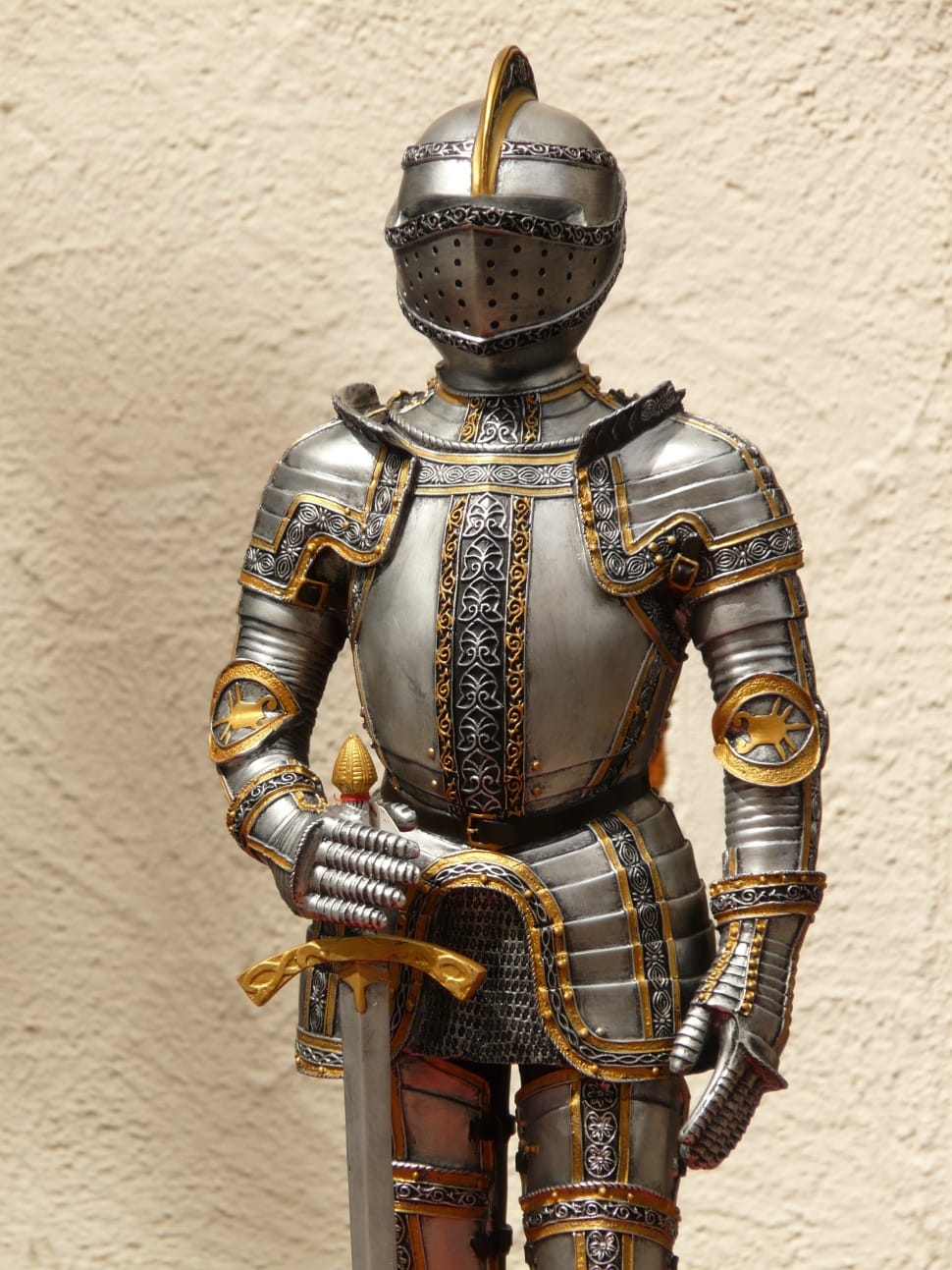 gold and gray cavaliers full armor preview