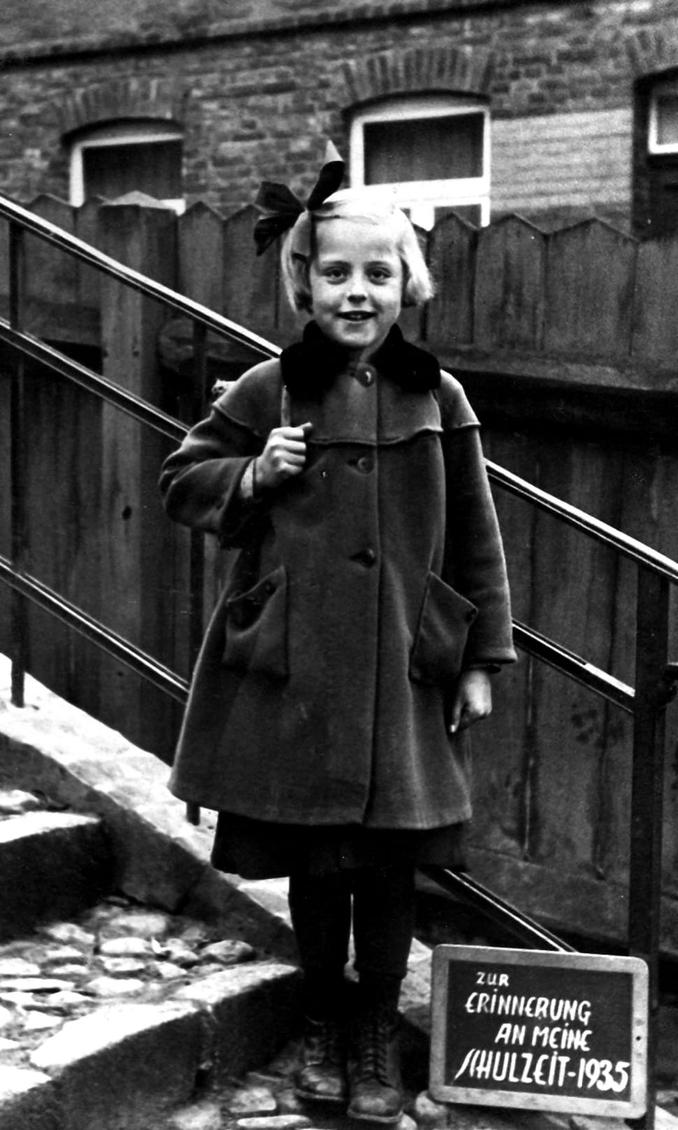 girl wearing 3-buttons coat preview