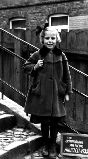 girl wearing 3-buttons coat thumbnail
