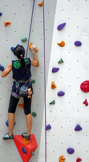 Person taking a wall climbing thumbnail