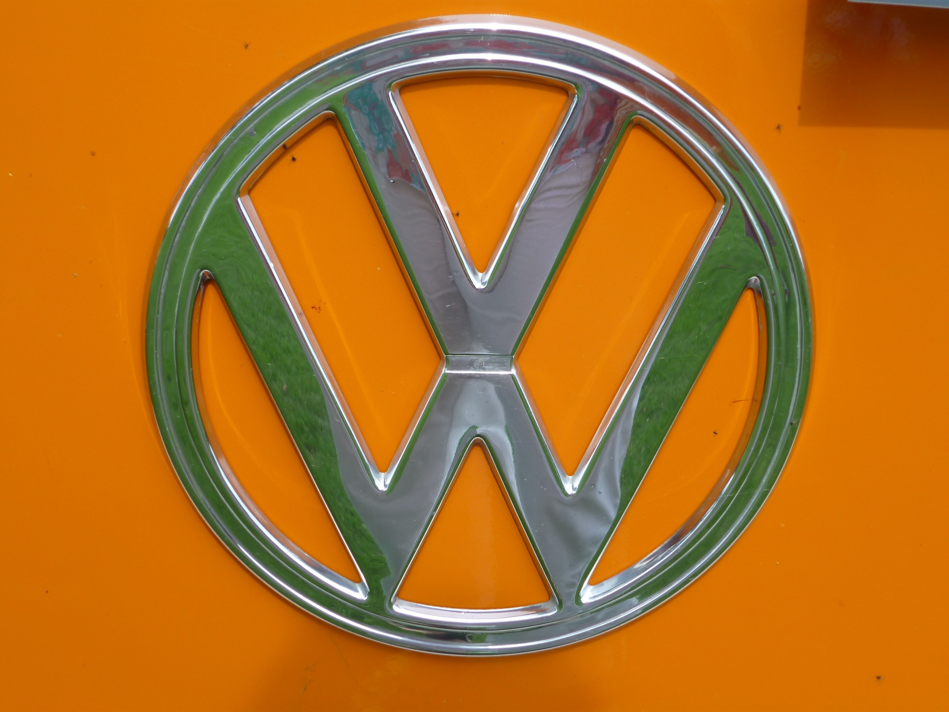 silver volkswagen emblem