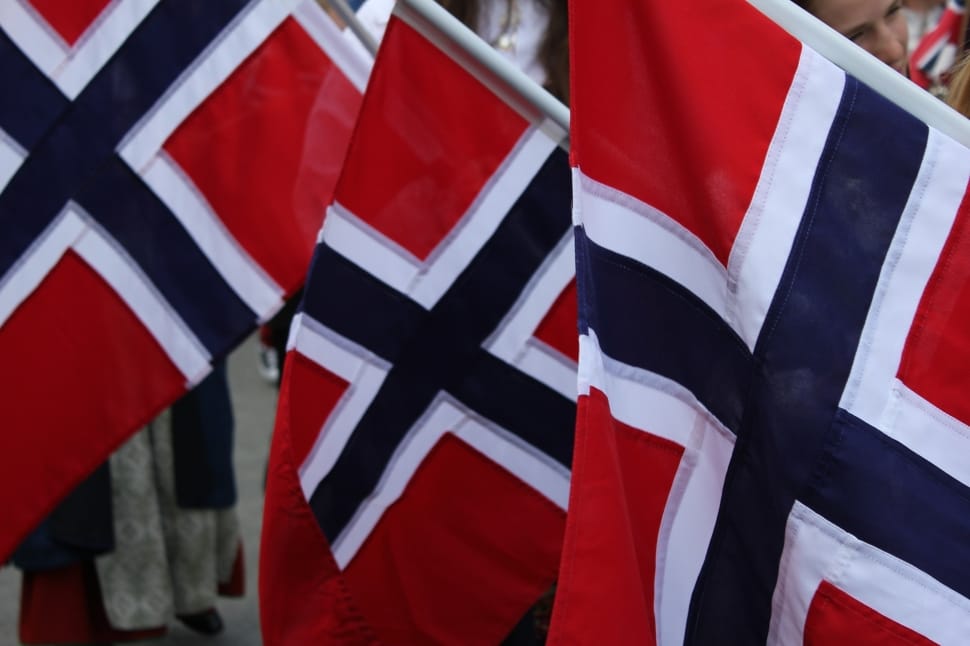 3 red white and blue confederate flags preview