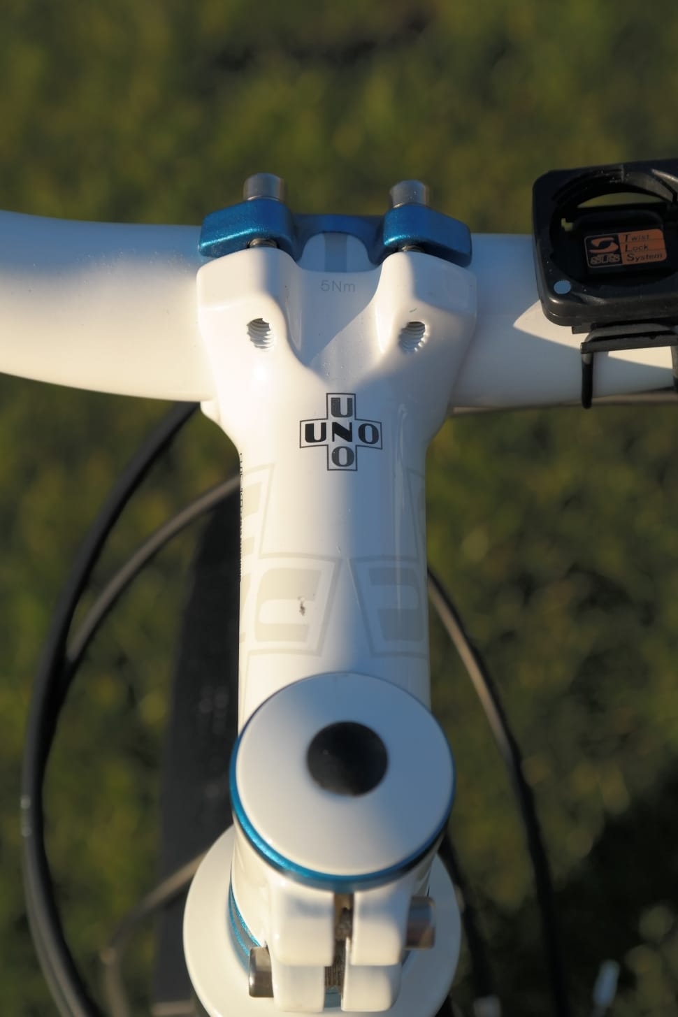 white uno bicycle handle bar preview