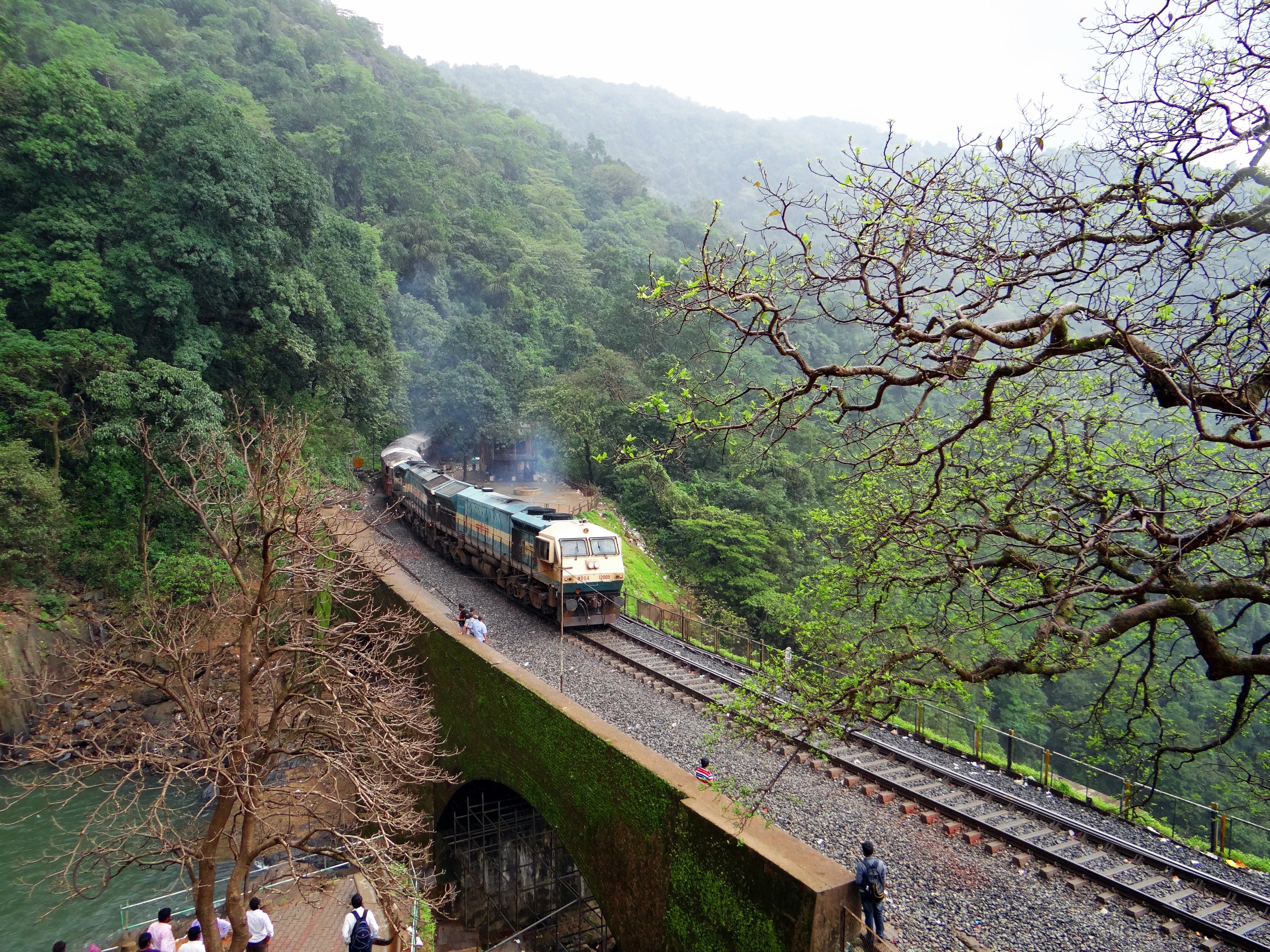 train passing on bridge during daytime