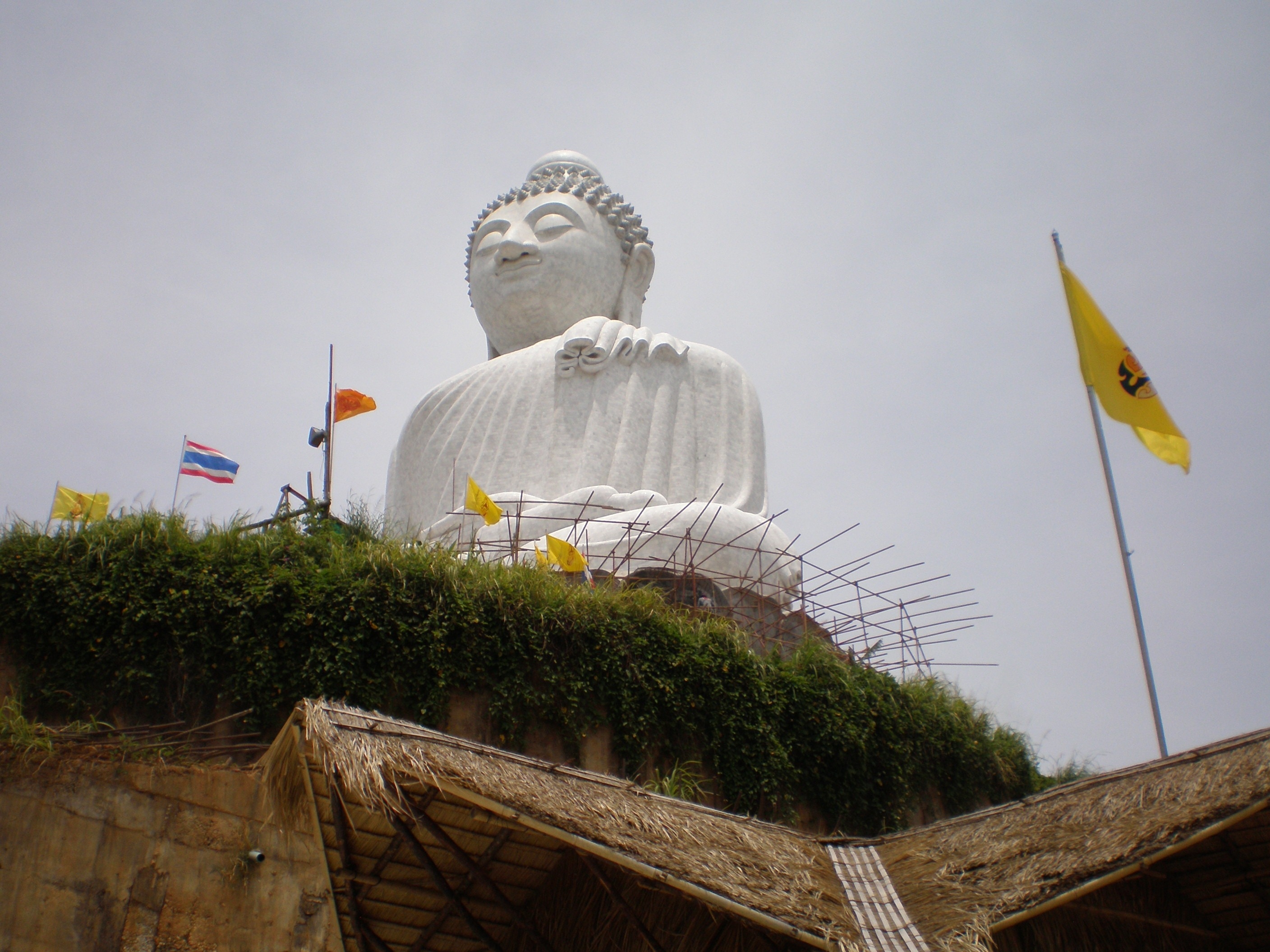 white buddha statue