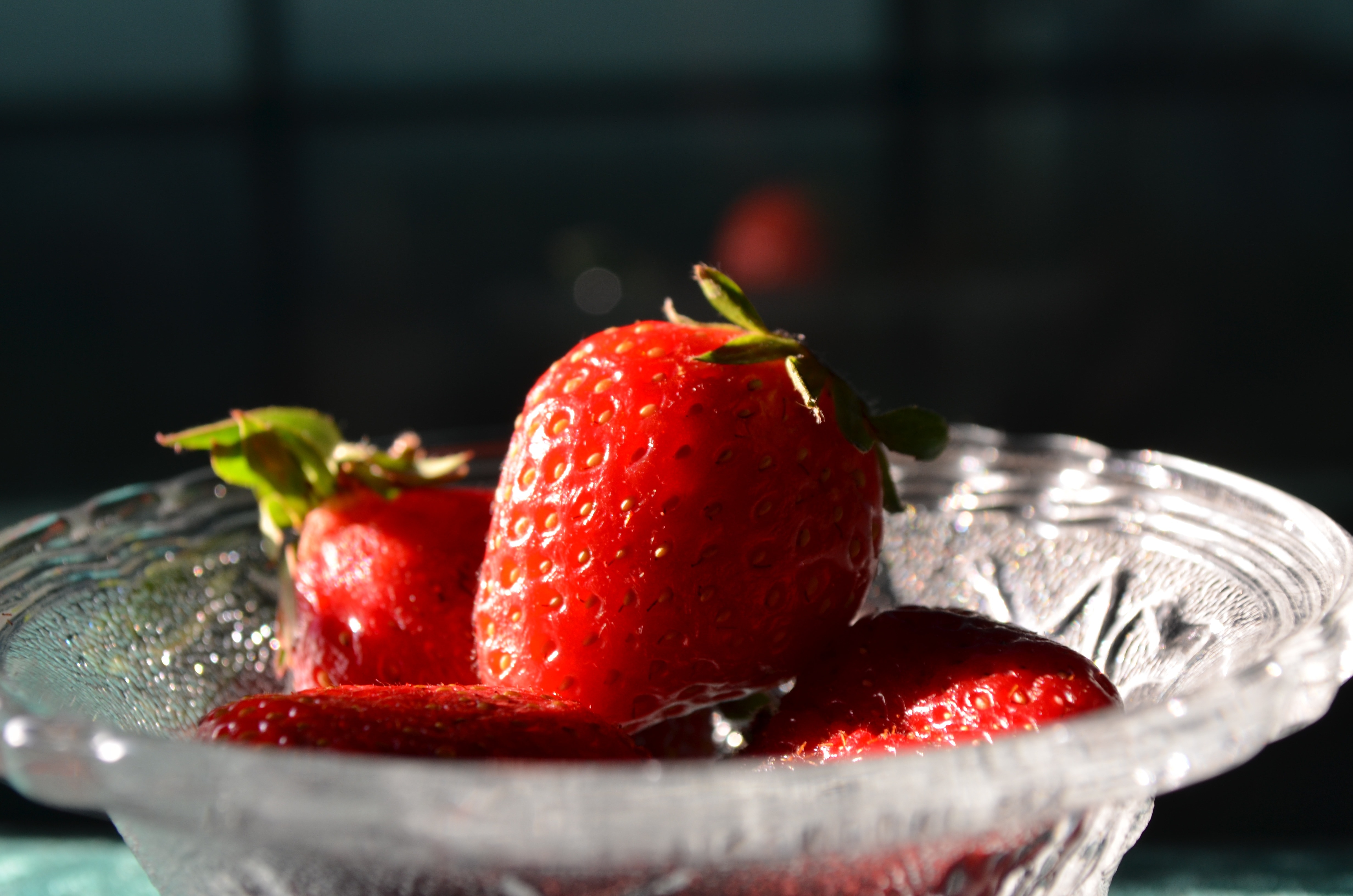 strawberries in clear glass bowl
