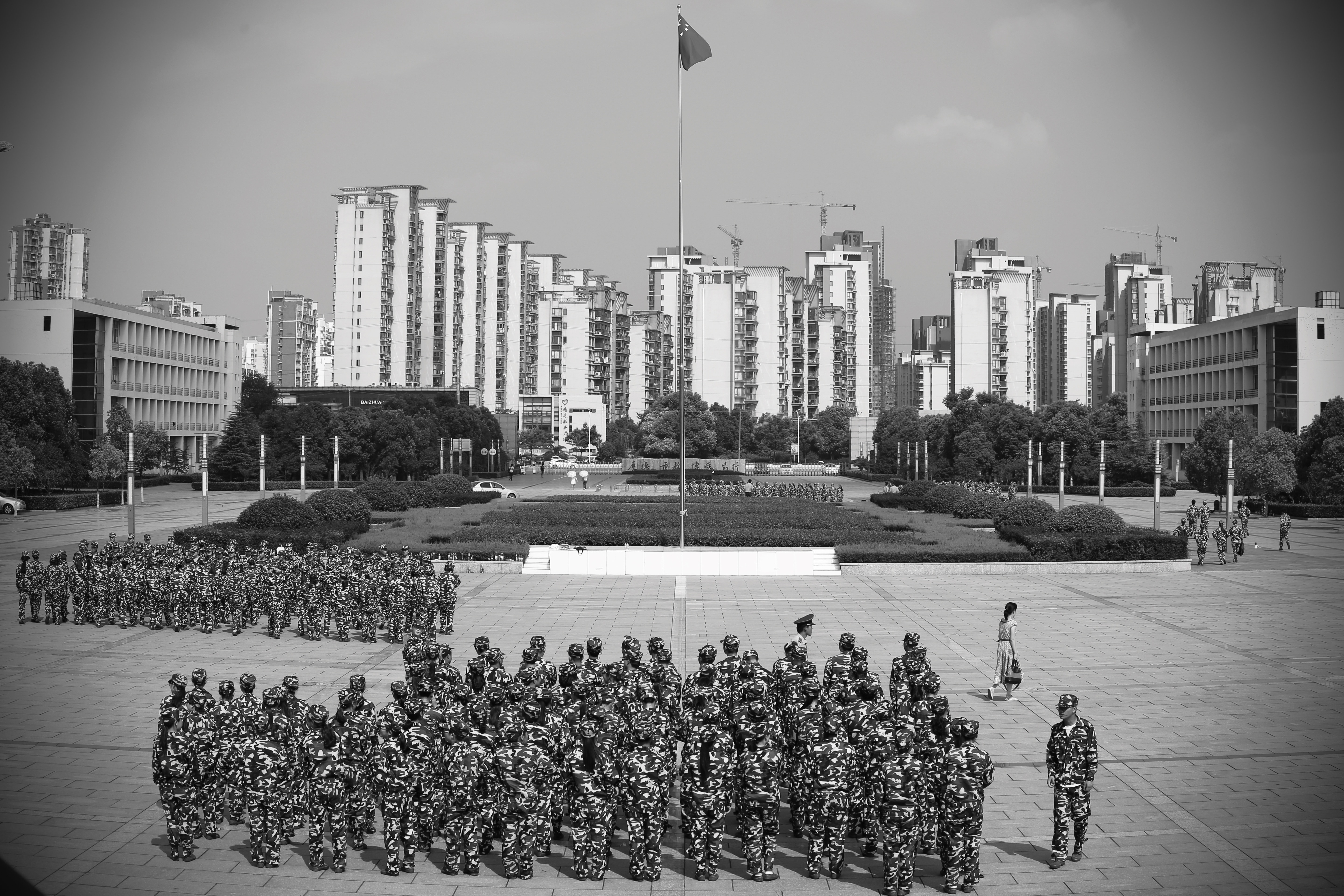 photo of soldiers gather round in the park