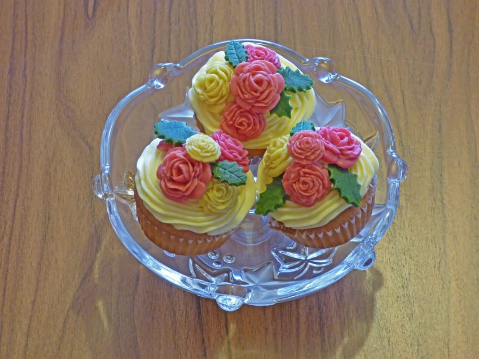 clear glass bowl with three cupcakes preview