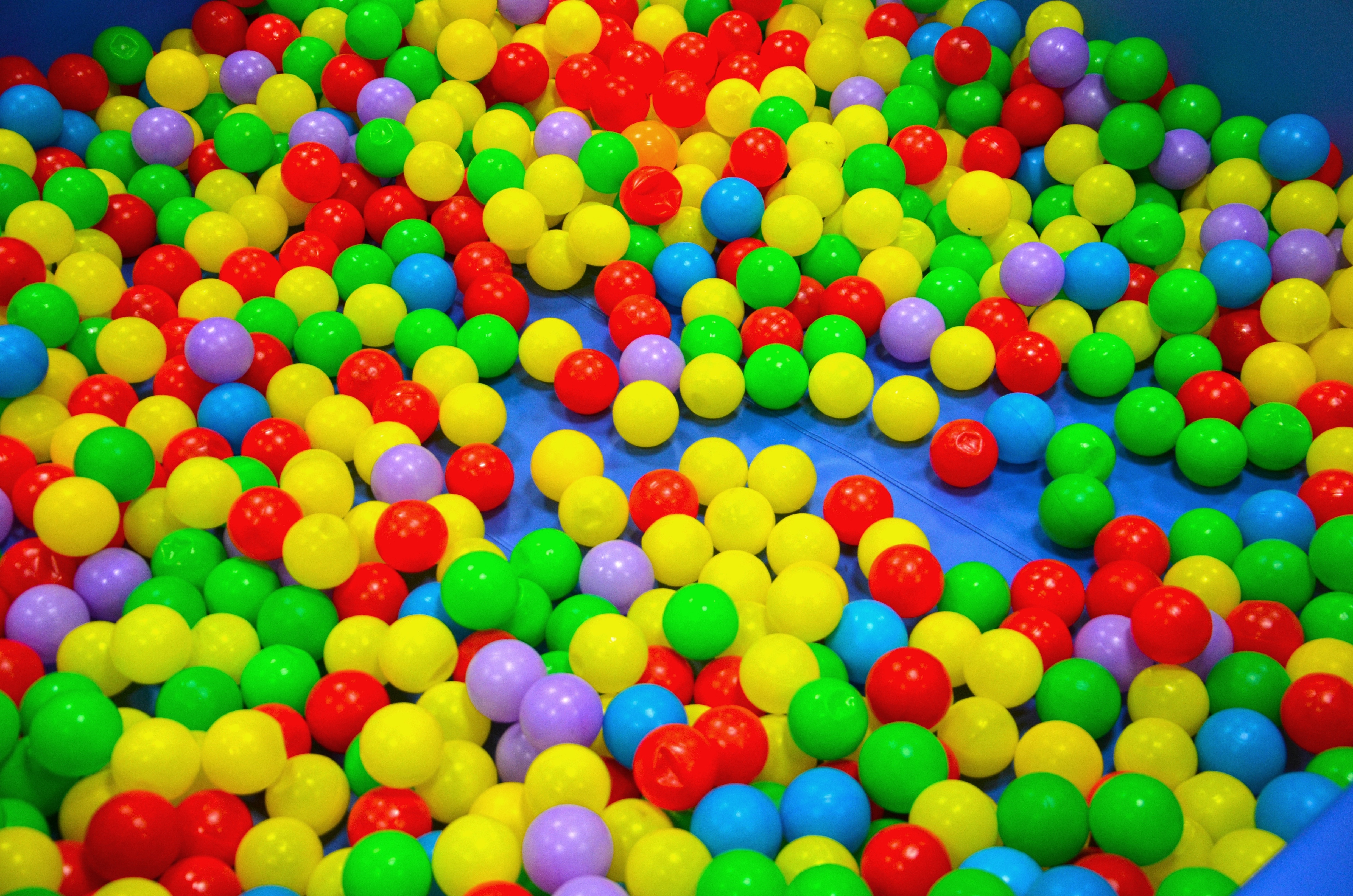 Игра детская шары. Разноцветные шары. Яркие шары. Детские шарики. Яркие разноцветные шары.