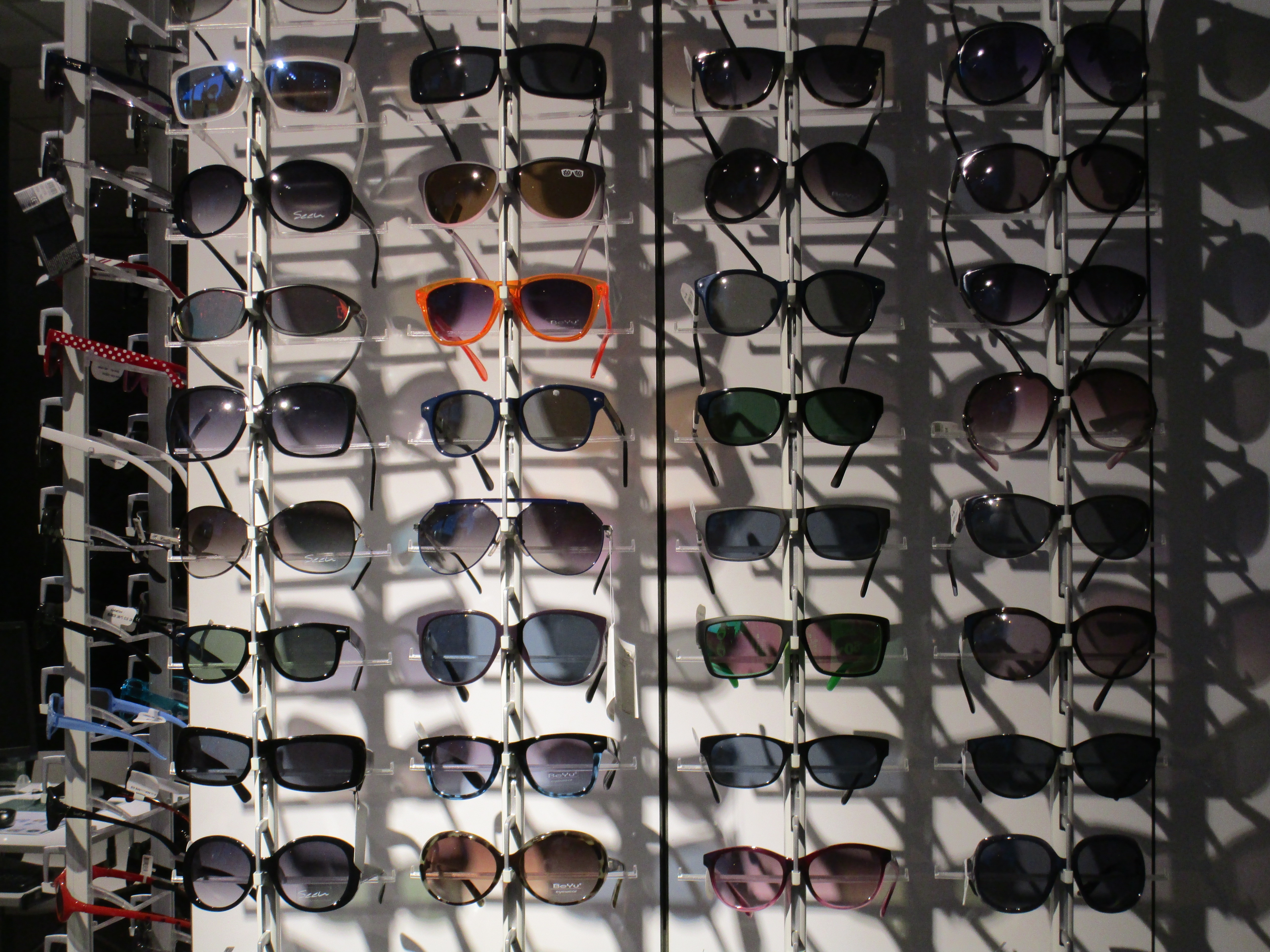 sunglasses lot