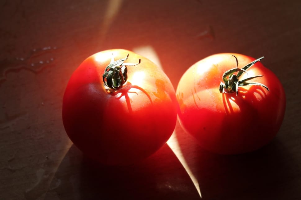 2 tomatoes preview