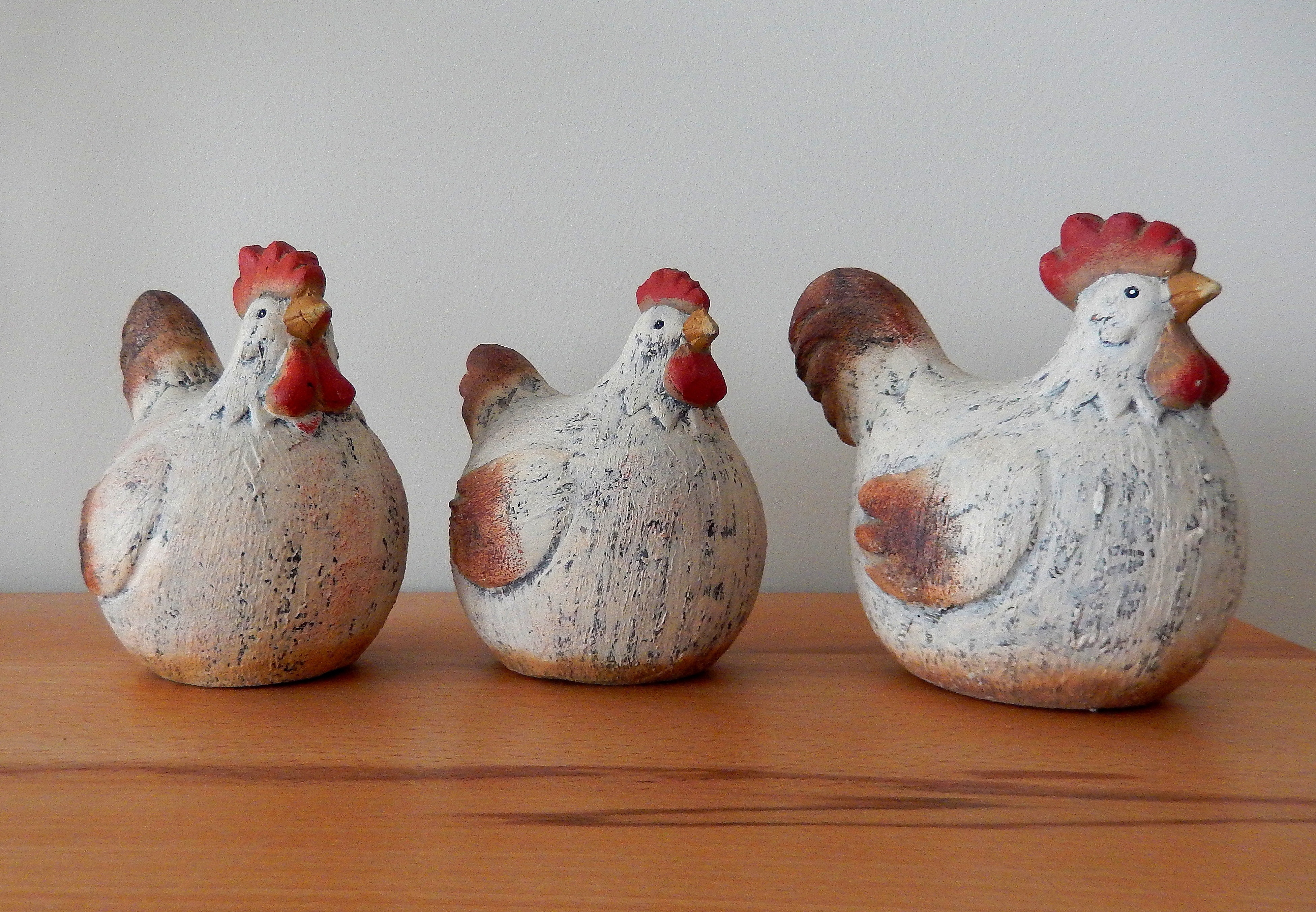 3 hen figurine