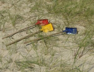 3 red yellow and blue shovels thumbnail