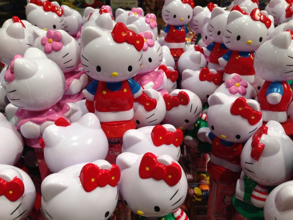 hello kitty figurine lot preview