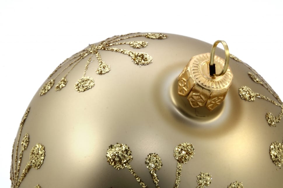 gold bauble preview