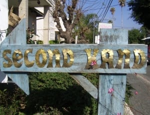 gray wooden second hand signage thumbnail