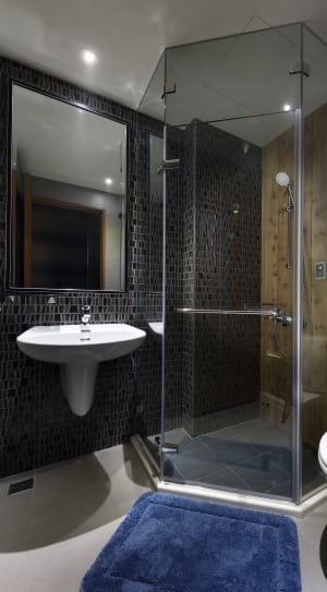 clear glass shower and bathroom set thumbnail