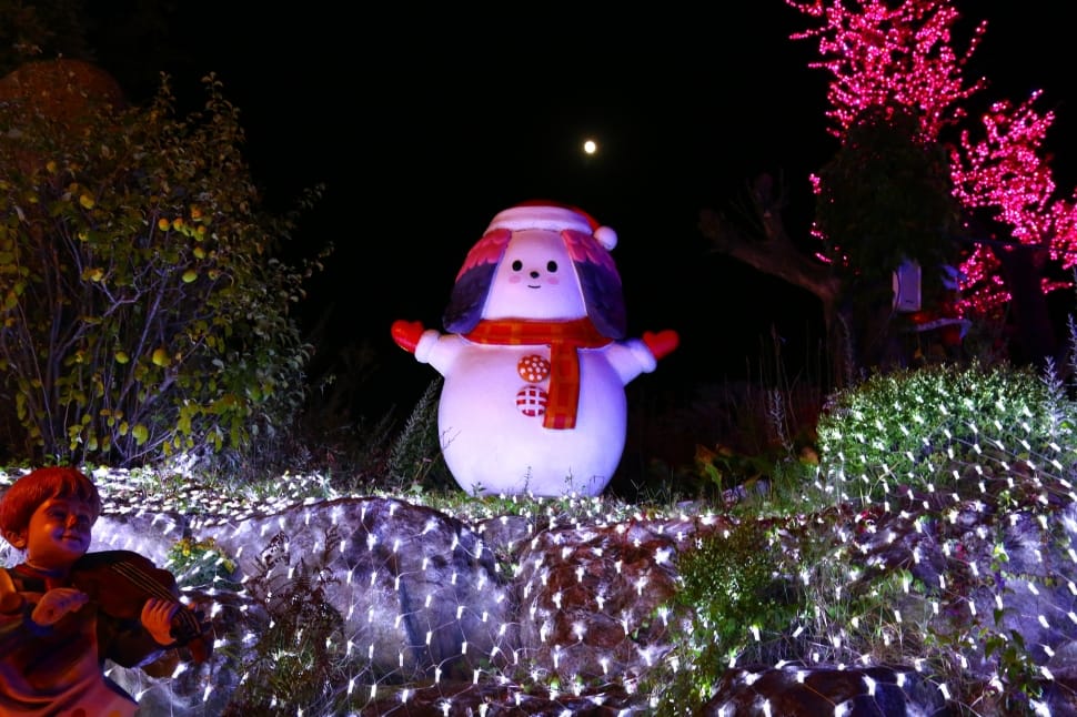 white and red snowman decor preview