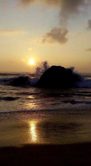 shoreline during sunset thumbnail