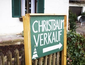 brown and green christbaum verkaufe signage thumbnail