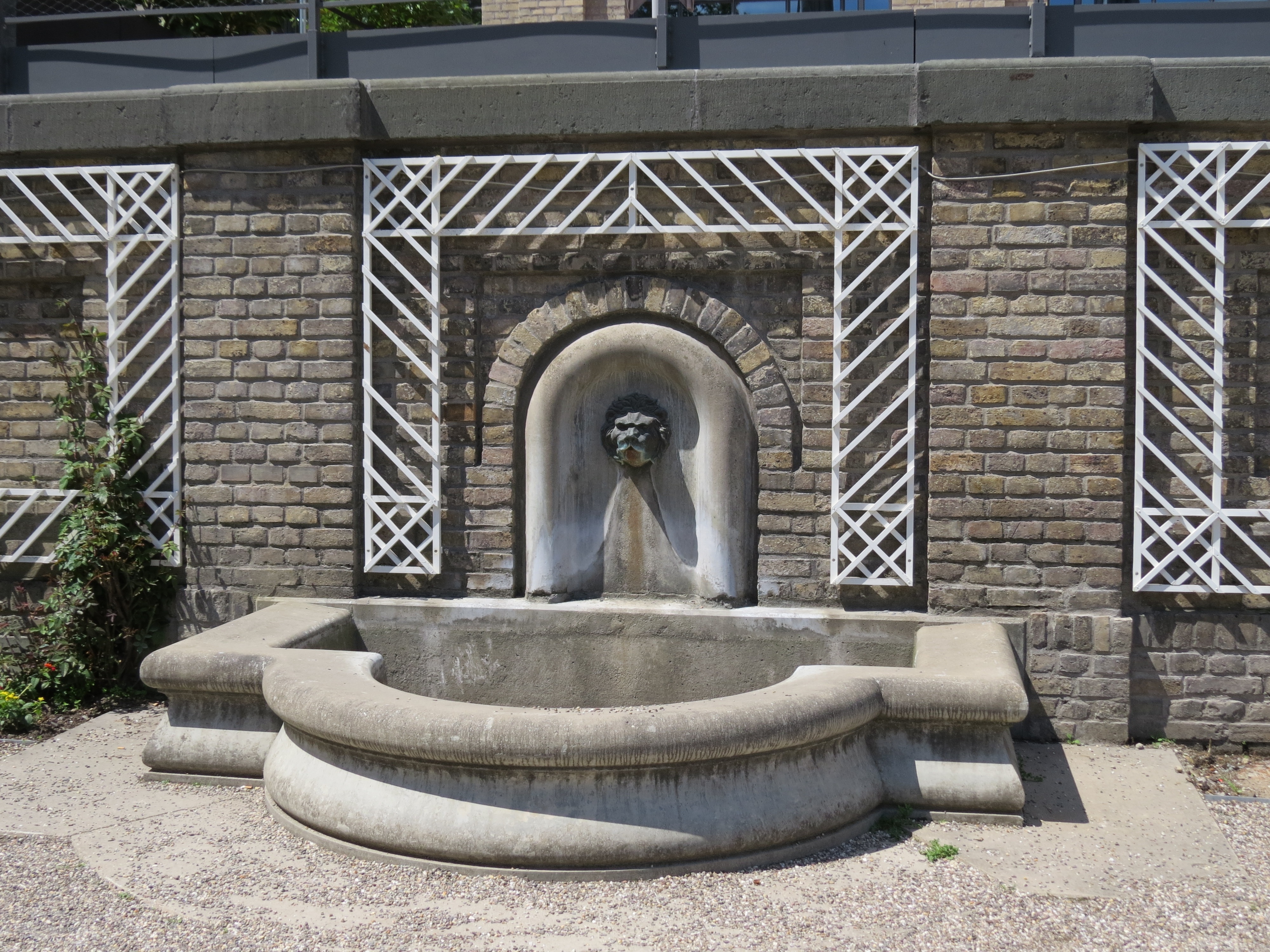 grey stone lion water fountain