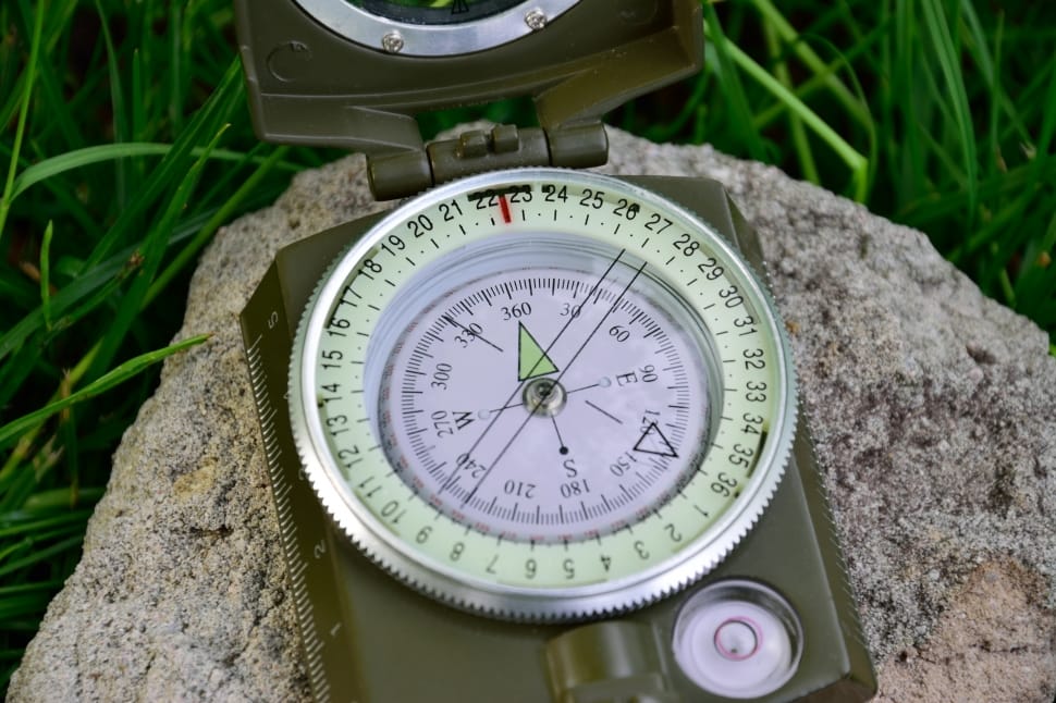 silver round face compass preview