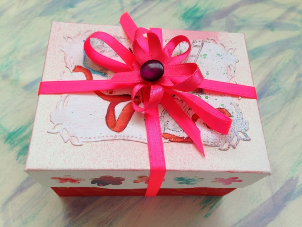 pink and white gift box preview