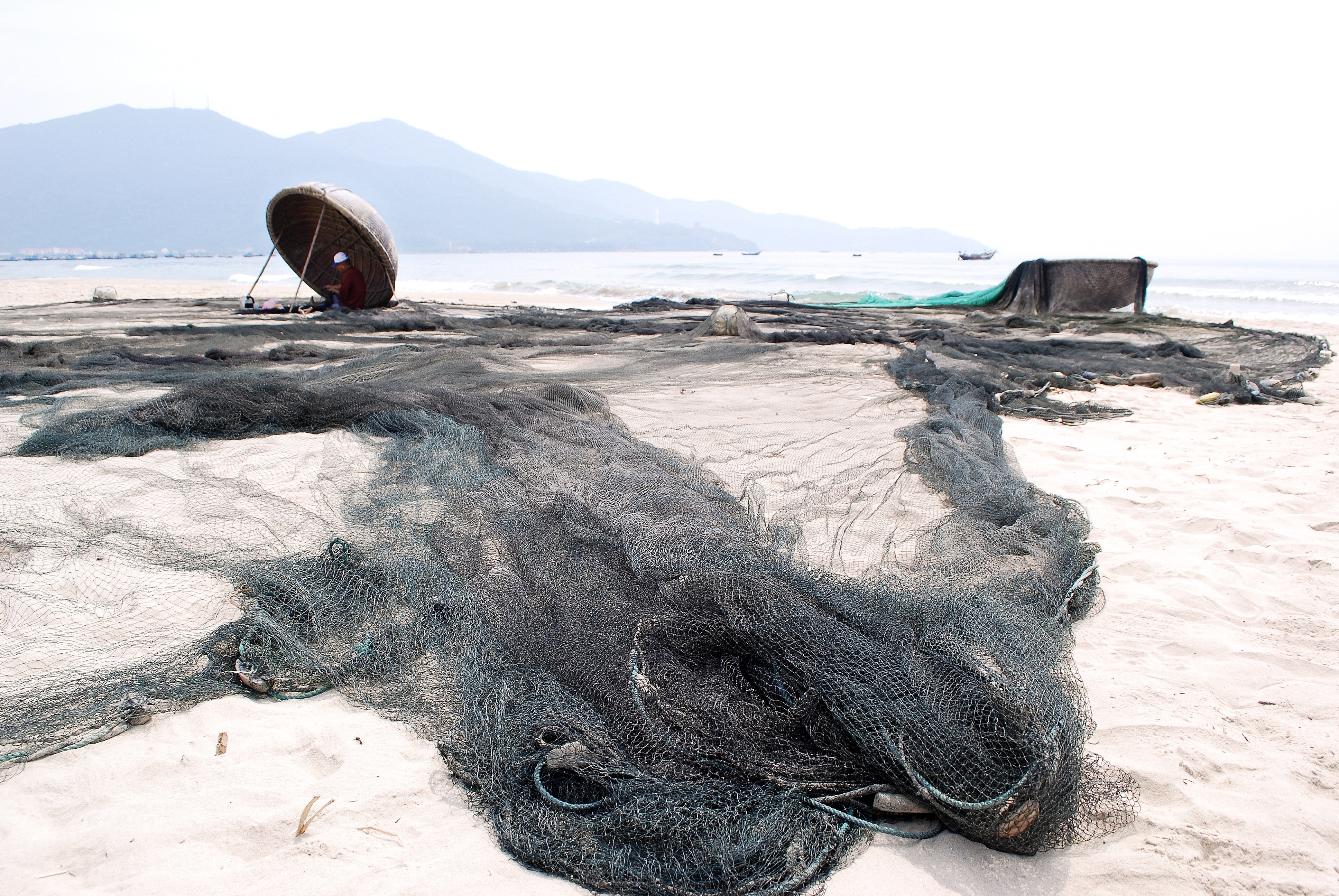 black fish net