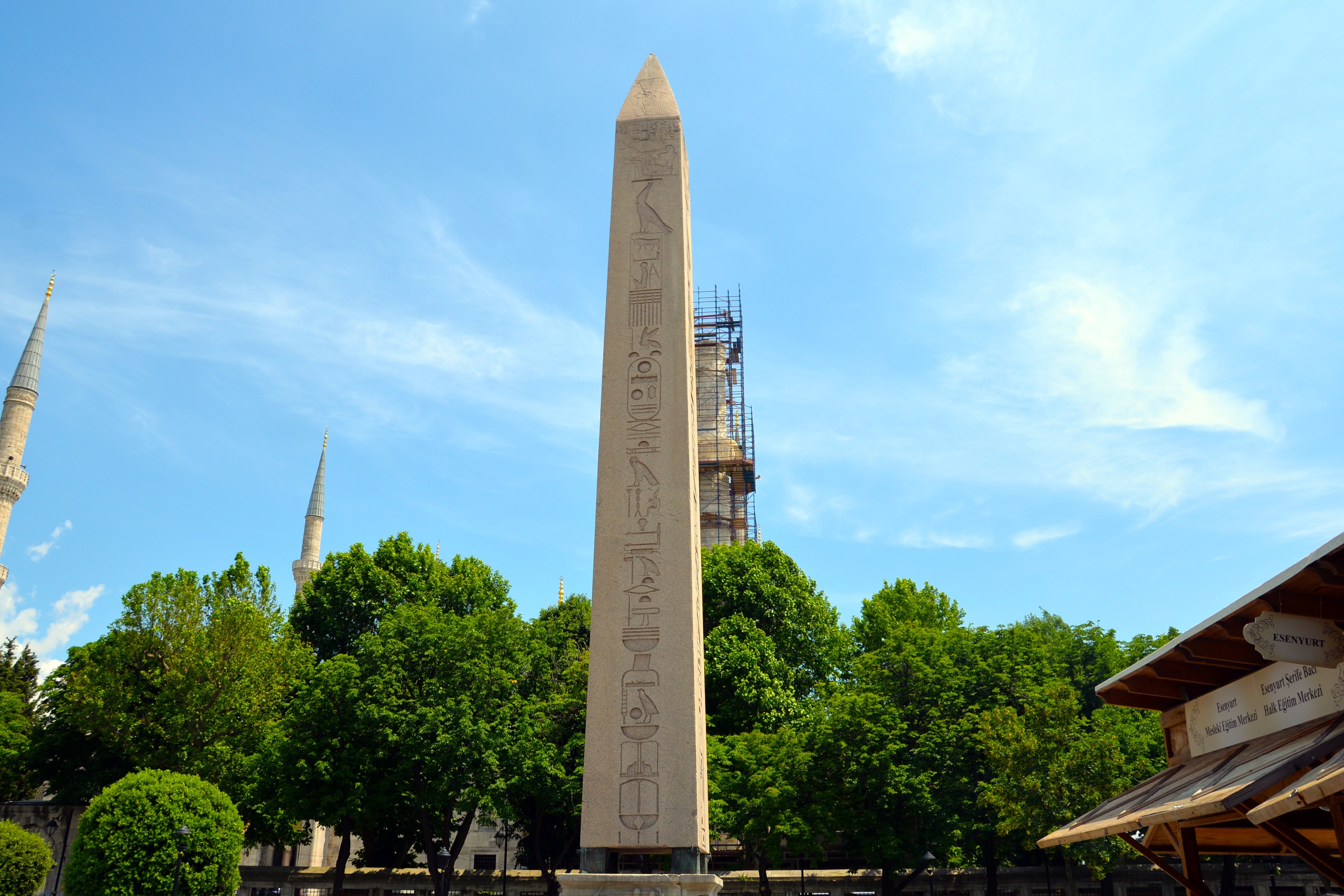 gray concrete obelisk