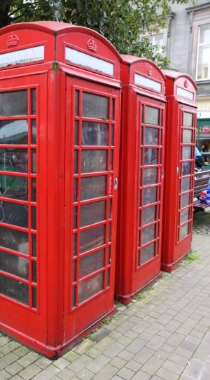 3 red telephone booths thumbnail