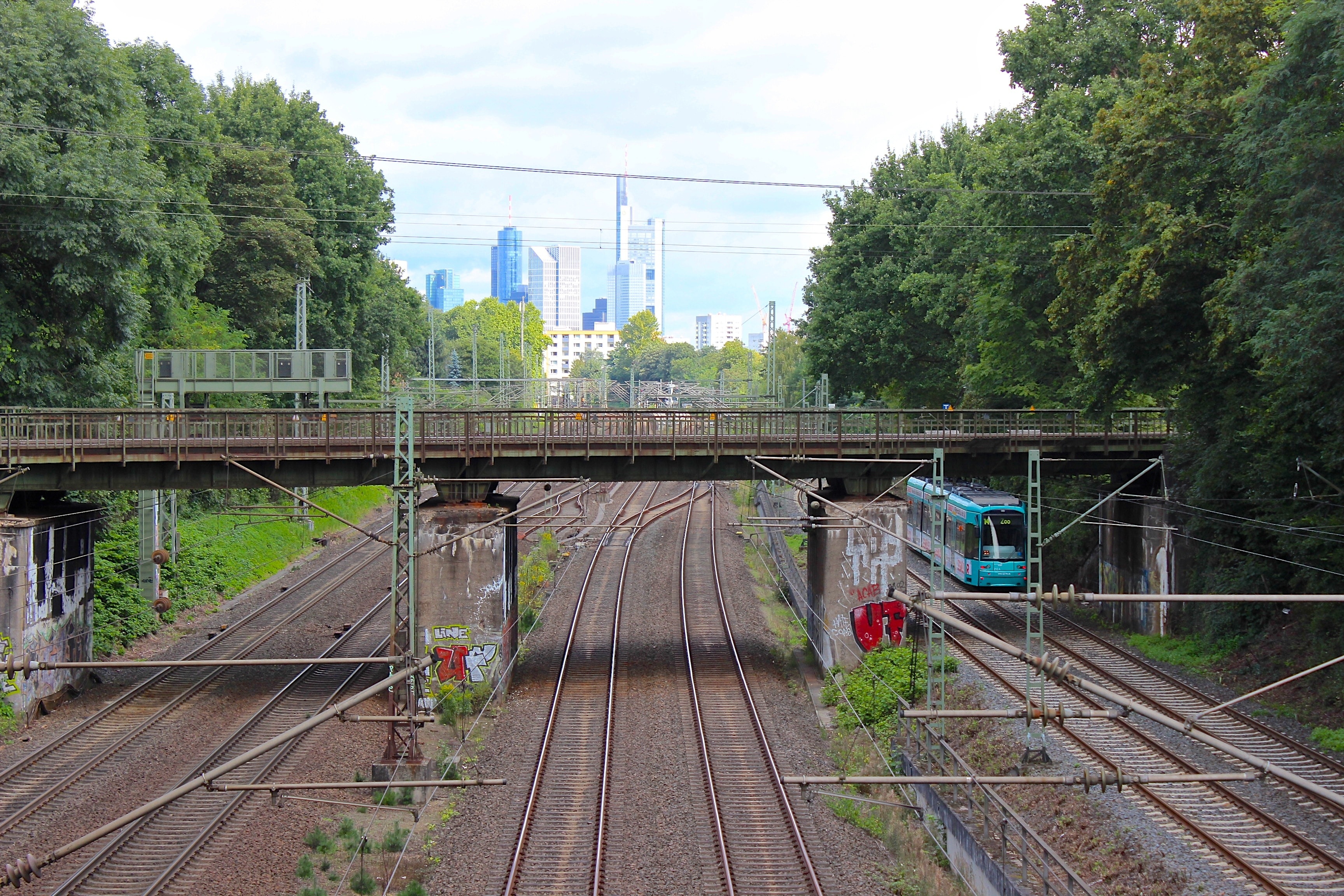 brown steel train rails over the bridge photoghrapy during daytime