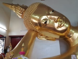 golden buddha statue thumbnail